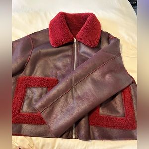 Jakke VERA FAUX SHEARLING AVIATOR REVERSIBLE JACKET in Bordeaux colour. Bomber